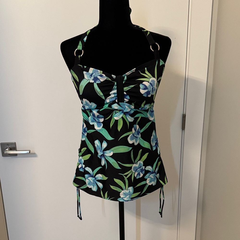 St. John's Bay Black and Blue Floral Tank Top